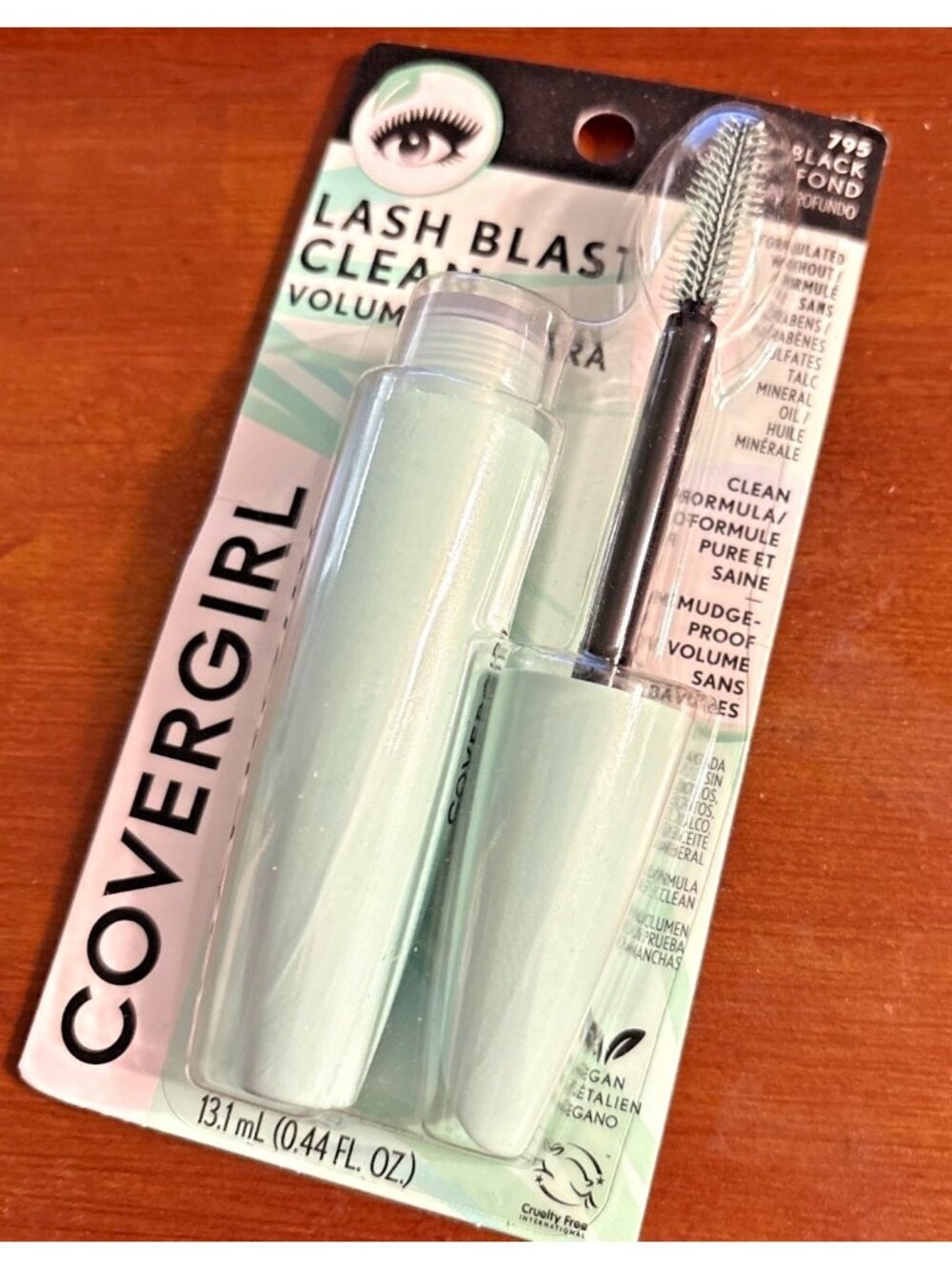 Covergirl Lash Blast Clean Volume Mascara Pitch Black 795 Vegan Formula (1) NWT